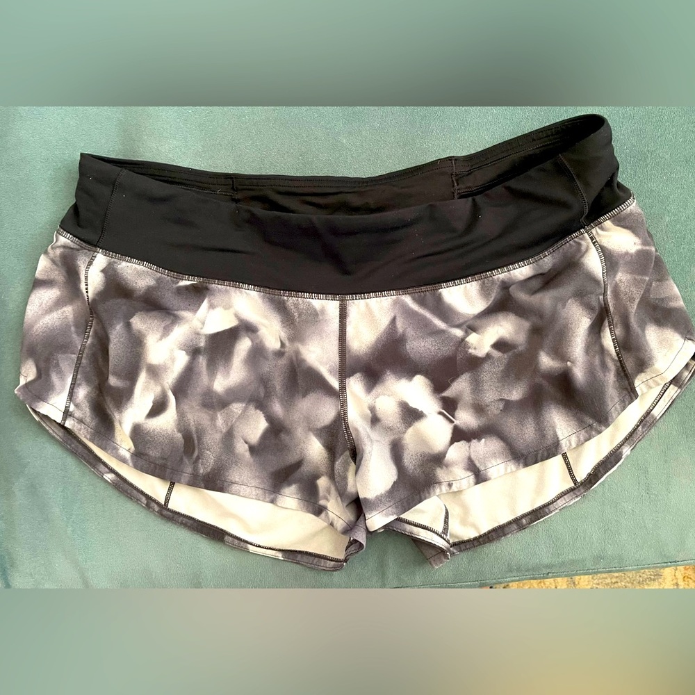 LULULEMON Speed Up Shorts Size 10